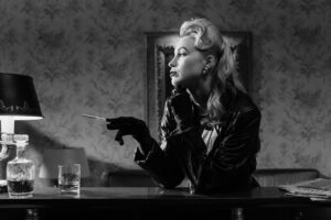 Avere una rrelazione con una donna narcisista. Foto didascalia